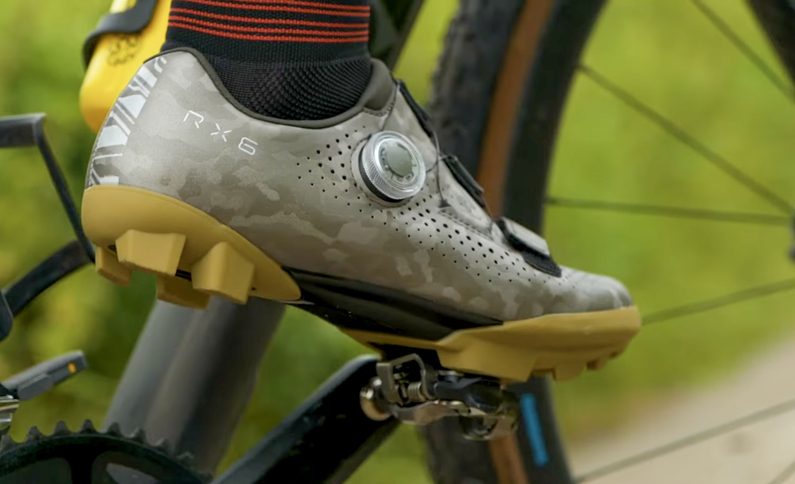 Mountain bike pedals online and cleats